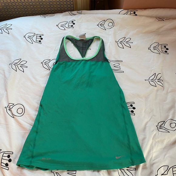 Nike Dri-fit workout top - Picture 2 of 8